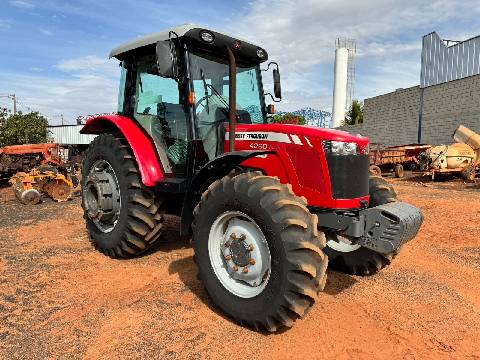 TRATOR MASSEY FERGUSON 4290 2018