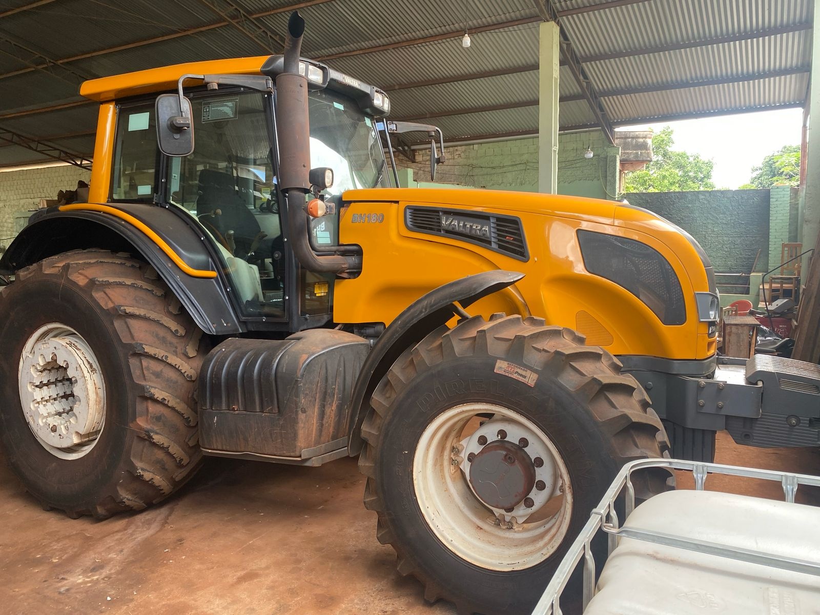 TRATOR VALTRA BH180 2015